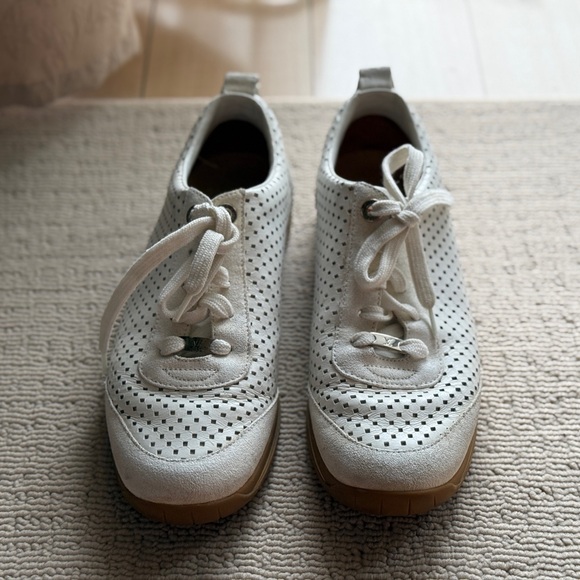 Authentic LOUIS VUITTON Women leather Sneakers, Off-White. Size 37, US size 6.5 - Picture 2 of 13
